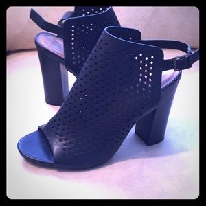 Black heels size 8